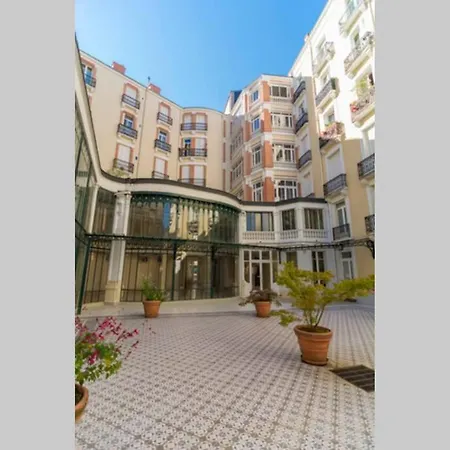 In Historical Center Of Palais Belle Epoque ,international * Vichy