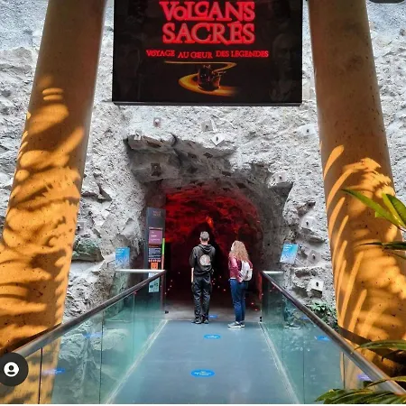 In Historical Center Of Palais Belle Epoque ,international Apartment